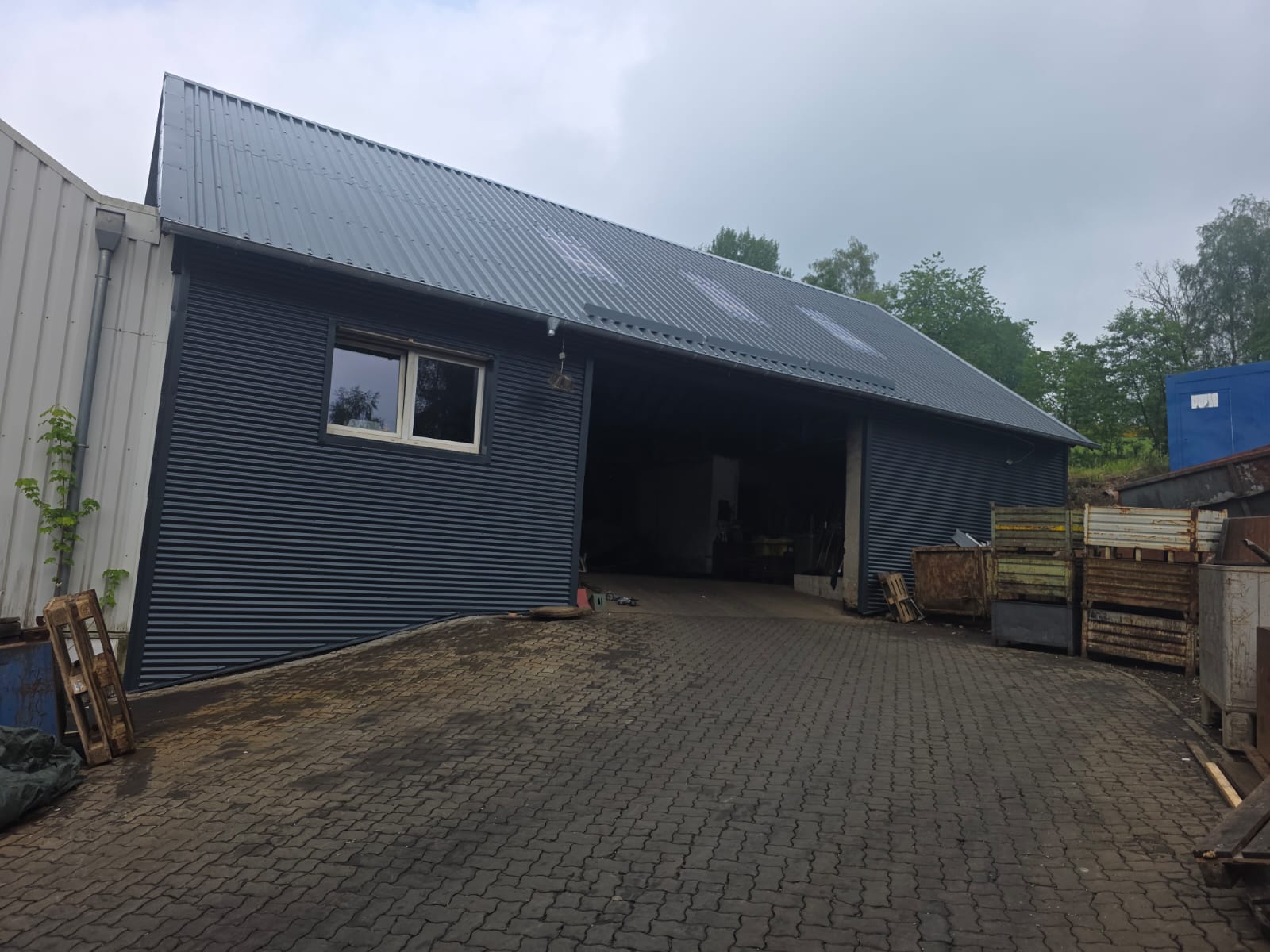 Dachrinnenreinigung, Reparatur und Montage